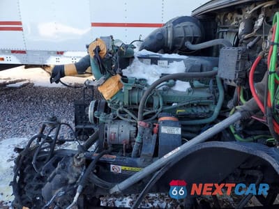 Zdjęcie 7 z 10 samochodu: 2023 VOLVO VNL SEMI TRUCK VIN:4V4NC9EG3PN316632 - miniatura