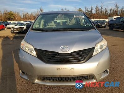 Piąte zdjęcie samochodu w środku: 2015 TOYOTA SIENNA VIN:5TDZK3DCXFS591516 - miniatura