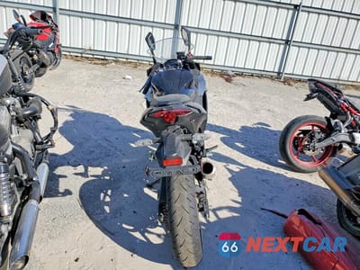 Czwarte zdjęcie samochodu z boku: 2025 KAWASAKI EX500 A VIN:ML5EXGJ16SDA72525 - miniatura