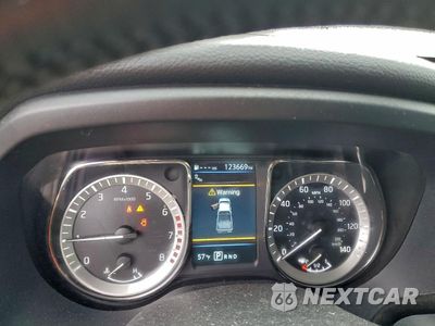 Zdjęcie 9 z 15 samochodu: 2019 NISSAN TITAN PLATINUM RESERVE VIN:1N6AA1E60KN524711 - miniatura