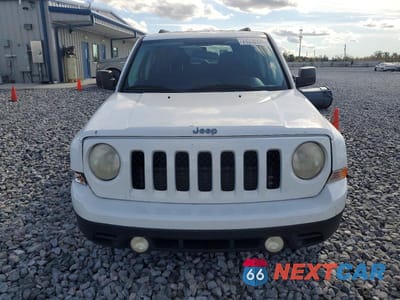 Piąte zdjęcie samochodu w środku: 2011 JEEP PATRIOT SPORT VIN:1J4NF1GB6BD277338 - miniatura