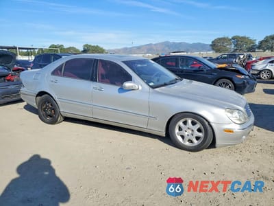 Czwarte zdjęcie samochodu z boku: 2001 MERCEDES-BENZ S 430 VIN:WDBNG70J81A135563 - miniatura