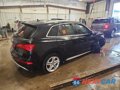 Trzecie zdjęcie samochodu z tyłu: 2019 AUDI Q5 PREMIUM VIN:WA1ANAFY8K2138685 - miniatura