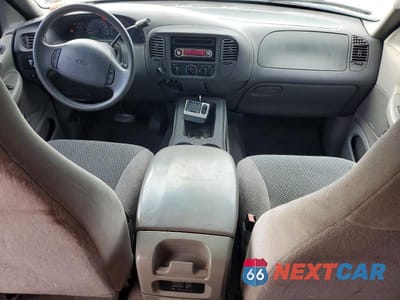 Zdjęcie 8 z 12 samochodu: 2002 FORD EXPEDITION XLT VIN:1FMRU16W62LA91379 - miniatura