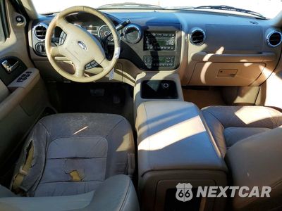 Zdjęcie 8 z 13 samochodu: 2005 FORD EXPEDITION VIN:1FMPU17545LA81967 - miniatura