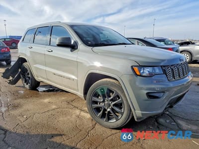 Czwarte zdjęcie samochodu z boku: 2022 JEEP GRAND CHEROKEE LAREDO E VIN:1C4RJFAG8NC120654 - miniatura