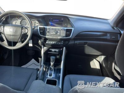 Zdjęcie 9 z 10 samochodu: 2017 HONDA ACCORD LX VIN:1HGCR2F34HA135473 - miniatura