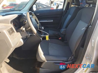 Zdjęcie 7 z 13 samochodu: 2008 JEEP PATRIOT SPORT VIN:1J8FT28W48D729783 - miniatura