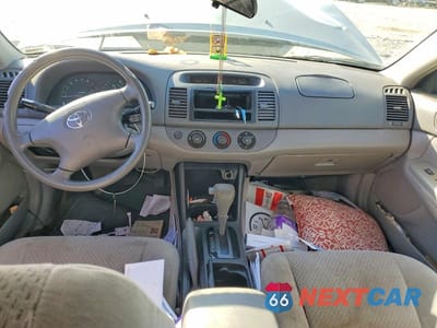 Zdjęcie 8 z 11 samochodu: 2004 TOYOTA CAMRY LE VIN:4T1BE32K14U303826 - miniatura