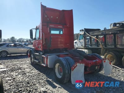 Trzecie zdjęcie samochodu z tyłu: 2017 VOLVO VNL SEMI TRUCK VIN:4V4N39EHXHN960560 - miniatura