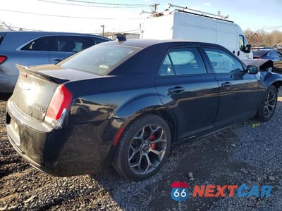 Trzecie zdjęcie samochodu z tyłu: 2015 CHRYSLER 300 S VIN:2C3CCABT4FH808135 - miniatura