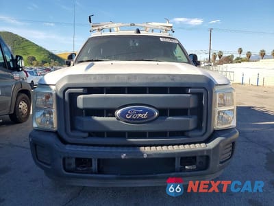 Piąte zdjęcie samochodu w środku: 2013 FORD F350 SUPER DUTY UTILITY / SERVICE TRUCK VIN:1FDRF3A64DEB92621 - miniatura