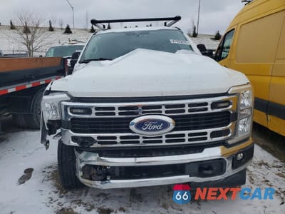 Piąte zdjęcie samochodu w środku: 2025 FORD F350 SUPER DUTY VIN:1FD8W3FN8SEC57575 - miniatura