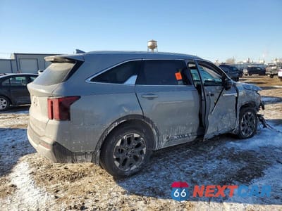 Trzecie zdjęcie samochodu z tyłu: 2025 KIA SORENTO S VIN:5XYRL4JC6SG325537 - miniatura