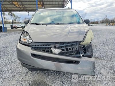 Piąte zdjęcie samochodu w środku: 2004 TOYOTA SIENNA CE VIN:5TDZA23CX4S113852 - miniatura