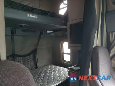 Zdjęcie 6 z 10 samochodu: 2014 FREIGHTLINER CASCADIA SEMI TRUCK VIN:3AKJGLD67ESFP1281 - miniatura