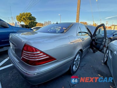 Czwarte zdjęcie samochodu z boku: 2003 MERCEDES-BENZ S 500 VIN:WDBNG75J23A339545 - miniatura