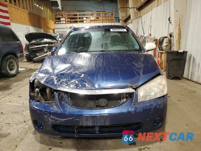Piąte zdjęcie samochodu w środku: 2004 KIA SPECTRA LX VIN:KNAFE121145046501 - miniatura