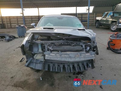 Piąte zdjęcie samochodu w środku: 2016 DODGE CHALLENGER SXT VIN:2C3CDZAG1GH315675 - miniatura