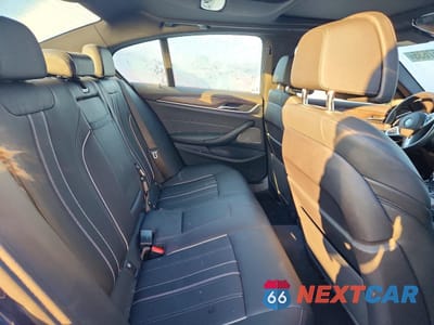 Zdjęcie 10 z 12 samochodu: 2023 BMW M550XI VIN:WBA13BK00PCM25650 - miniatura