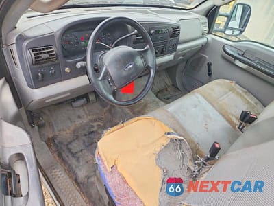 Zdjęcie 8 z 11 samochodu: 2006 FORD F250 SUPER DUTY FLATBED TRUCK VIN:1FDNF20516EB48113 - miniatura