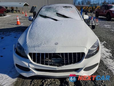 Piąte zdjęcie samochodu w środku: 2017 MERCEDES-BENZ C 300 VIN:55SWF4JB6HU195372 - miniatura