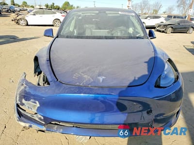 Piąte zdjęcie samochodu w środku: 2023 TESLA MODEL Y VIN:7SAYGDEE8PF852573 - miniatura