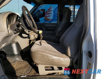 Zdjęcie 7 z 13 samochodu: 2005 CHEVROLET ASTRO VAN UTILITY / SERVICE VAN VIN:1GCDM19X85B109829 - miniatura