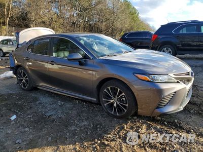 Czwarte zdjęcie samochodu z boku: 2020 TOYOTA CAMRY SE VIN:4T1G11AK3LU371602 - miniatura