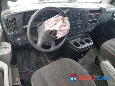 Zdjęcie 8 z 13 samochodu: 2018 GMC SAVANA G2500 UTILITY / SERVICE VAN VIN:1GTW7AFG7J1911924 - miniatura