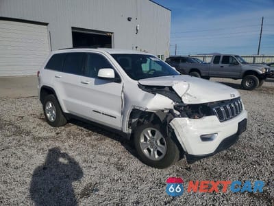 Czwarte zdjęcie samochodu z boku: 2017 JEEP GRAND CHEROKEE LAREDO VIN:1C4RJFAG6HC745140 - miniatura