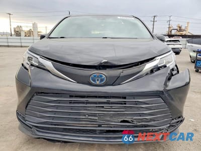 Piąte zdjęcie samochodu w środku: 2023 TOYOTA SIENNA VIN:5TDKRKEC4PS146261 - miniatura