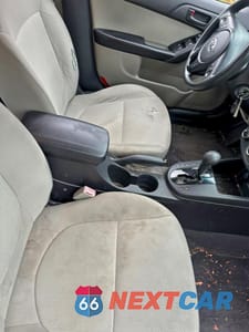 Piąte zdjęcie samochodu w środku: 2010 KIA FORTE EX VIN:KNAFU4A28A5837795 - miniatura