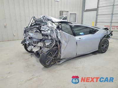 Trzecie zdjęcie samochodu z tyłu: 2024 TOYOTA PRIUS XLE VIN:JTDACAAU6R3031946 - miniatura