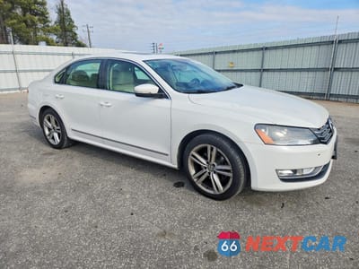 Czwarte zdjęcie samochodu z boku: 2015 VOLKSWAGEN PASSAT SEL VIN:1VWCV7A32FC003843 - miniatura