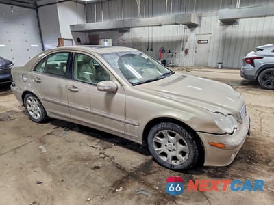 Czwarte zdjęcie samochodu z boku: 2005 MERCEDES-BENZ C 240 4MATIC VIN:WDBRF81J05F596869 - miniatura