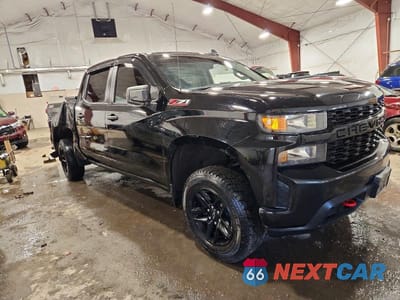 Czwarte zdjęcie samochodu z boku: 2021 CHEVROLET SILVERADO K1500 TRAIL BOSS CUSTOM VIN:1GCPYCEF6MZ401091 - miniatura