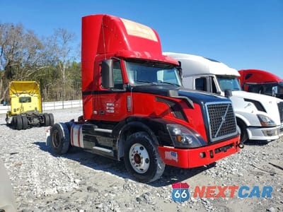 2017 VOLVO VNL SEMI TRUCK 4V4N39EHXHN960560 - główne zdjęcie licytacji z USA - miniatura