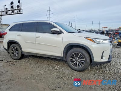 Czwarte zdjęcie samochodu z boku: 2019 TOYOTA HIGHLANDER SE VIN:5TDJZRFH3KS582736 - miniatura