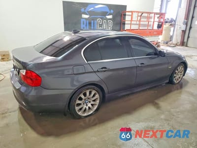 Trzecie zdjęcie samochodu z tyłu: 2006 BMW 330 XI VIN:WBAVD33556KV61193 - miniatura