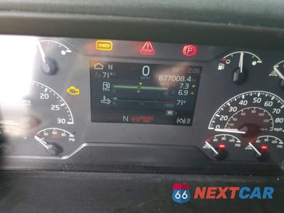 Zdjęcie 8 z 10 samochodu: 2021 VOLVO VN VNL - SEMI TRUCK VIN:4V4NC9EHXMN221277 - miniatura