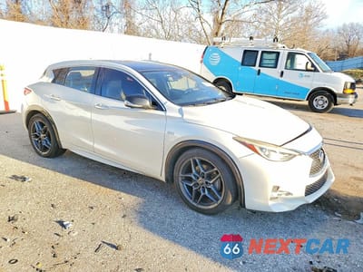 Czwarte zdjęcie samochodu z boku: 2017 INFINITI QX30 VIN:SJKCH5CP5HA028343 - miniatura