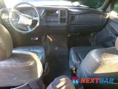 Zdjęcie 8 z 12 samochodu: 2002 CHEVROLET SILVERADO K2500 HEAVY DUTY VIN:1GCHK23172F143590 - miniatura