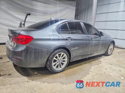 Trzecie zdjęcie samochodu z tyłu: 2016 BMW 320 XI VIN:WBA8E5G52GNU20565 - miniatura