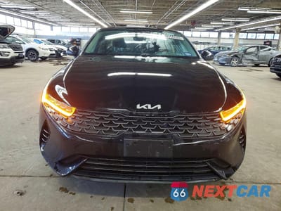 Piąte zdjęcie samochodu w środku: 2023 KIA K5 LXS VIN:5XXG14J27PG196479 - miniatura