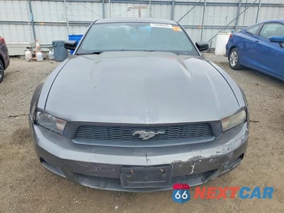 Piąte zdjęcie samochodu w środku: 2011 FORD MUSTANG VIN:1ZVBP8AM2B5166253 - miniatura