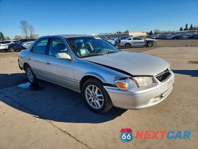 Czwarte zdjęcie samochodu z boku: 2000 TOYOTA CAMRY VIN:4T1BF28K0YU092767 - miniatura