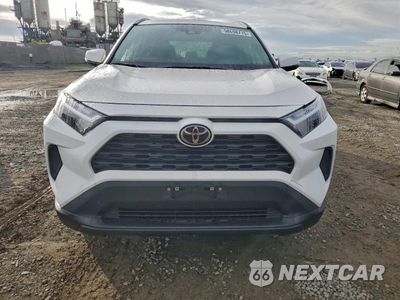 Piąte zdjęcie samochodu w środku: 2025 TOYOTA RAV4 XLE VIN:JTMRWRFV9SD345357 - miniatura