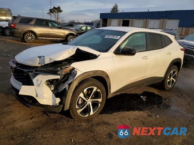 2025 CHEVROLET TRAX 1RS KL77LGEP4SC088957 - główne zdjęcie licytacji z USA - miniatura