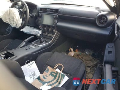 Zdjęcie 8 z 11 samochodu: 2023 TOYOTA GR 86 VIN:JF1ZNBB10P9751296 - miniatura